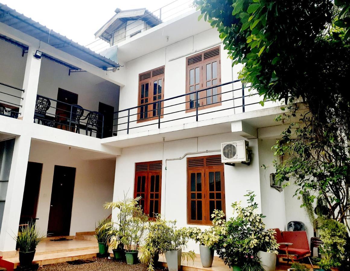 Emarald Holiday Homes Anuradhapura Exteriör bild