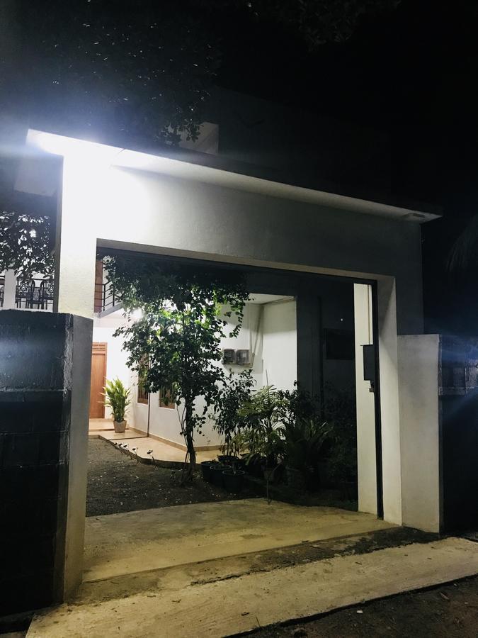 Emarald Holiday Homes Anuradhapura Exteriör bild
